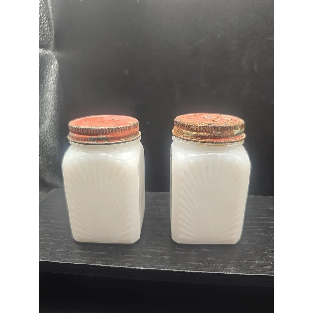 Vintage Art Deco Fan Milk Glass Metal‎ Cap Salt and Pepper Shakers